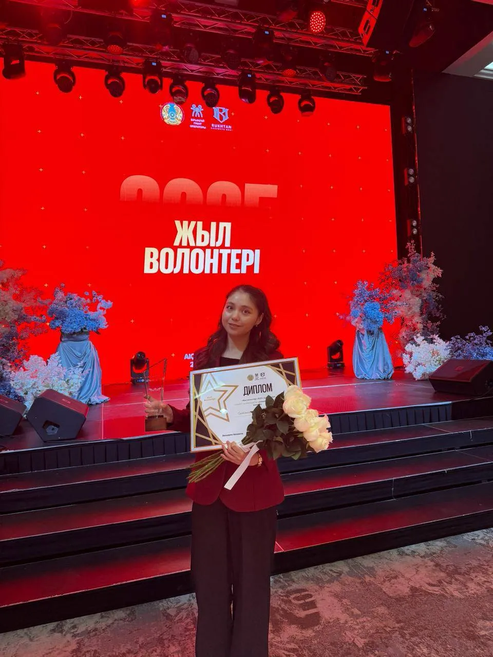 Қарақиялық ұстаз пластикті қайта өңдеп, кілтке тағатын бұйым әзірлейді