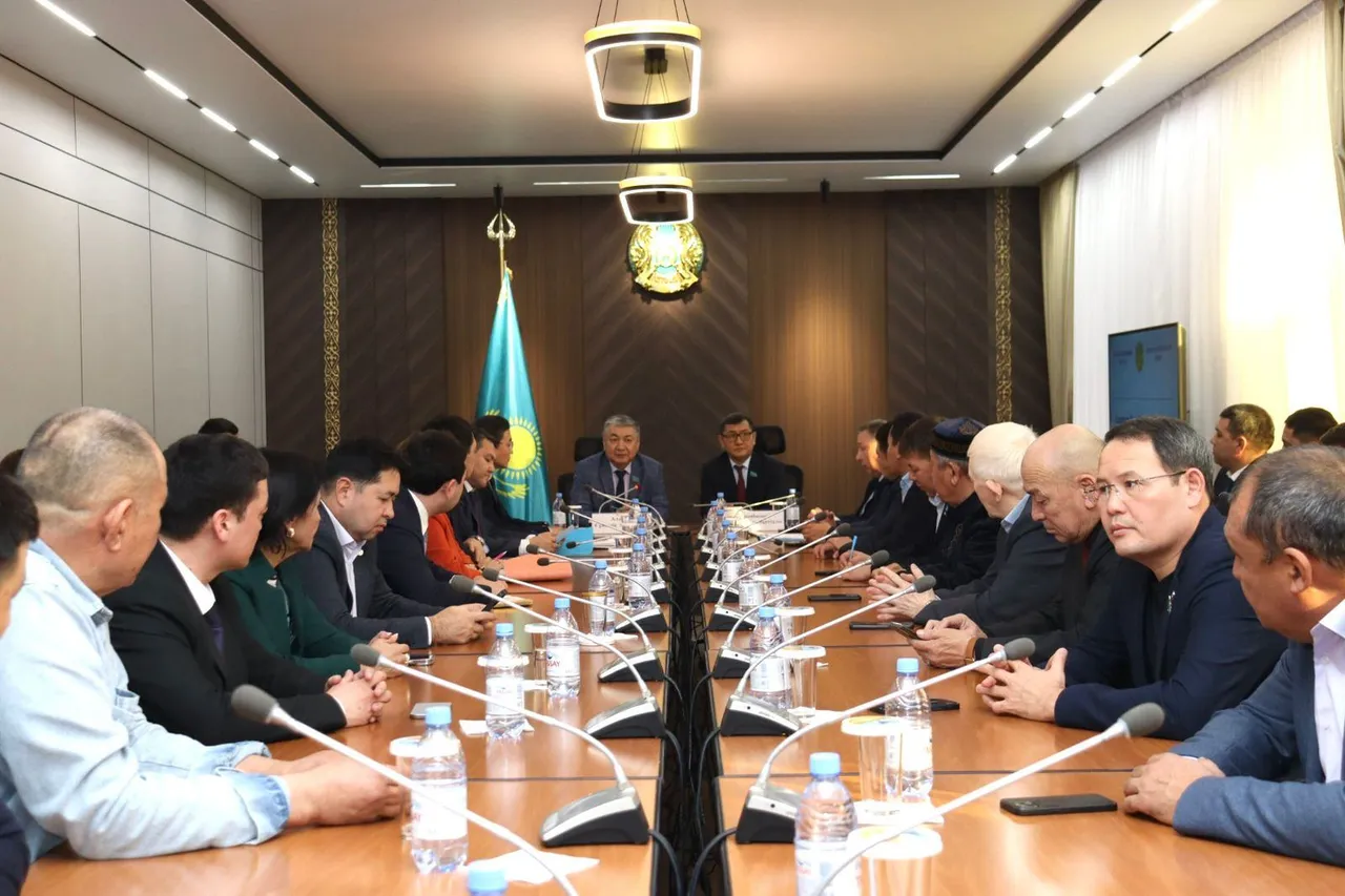 Сенат депутаттары Мұнайлыда әлеуметтік маңызы бар нысандармен танысты