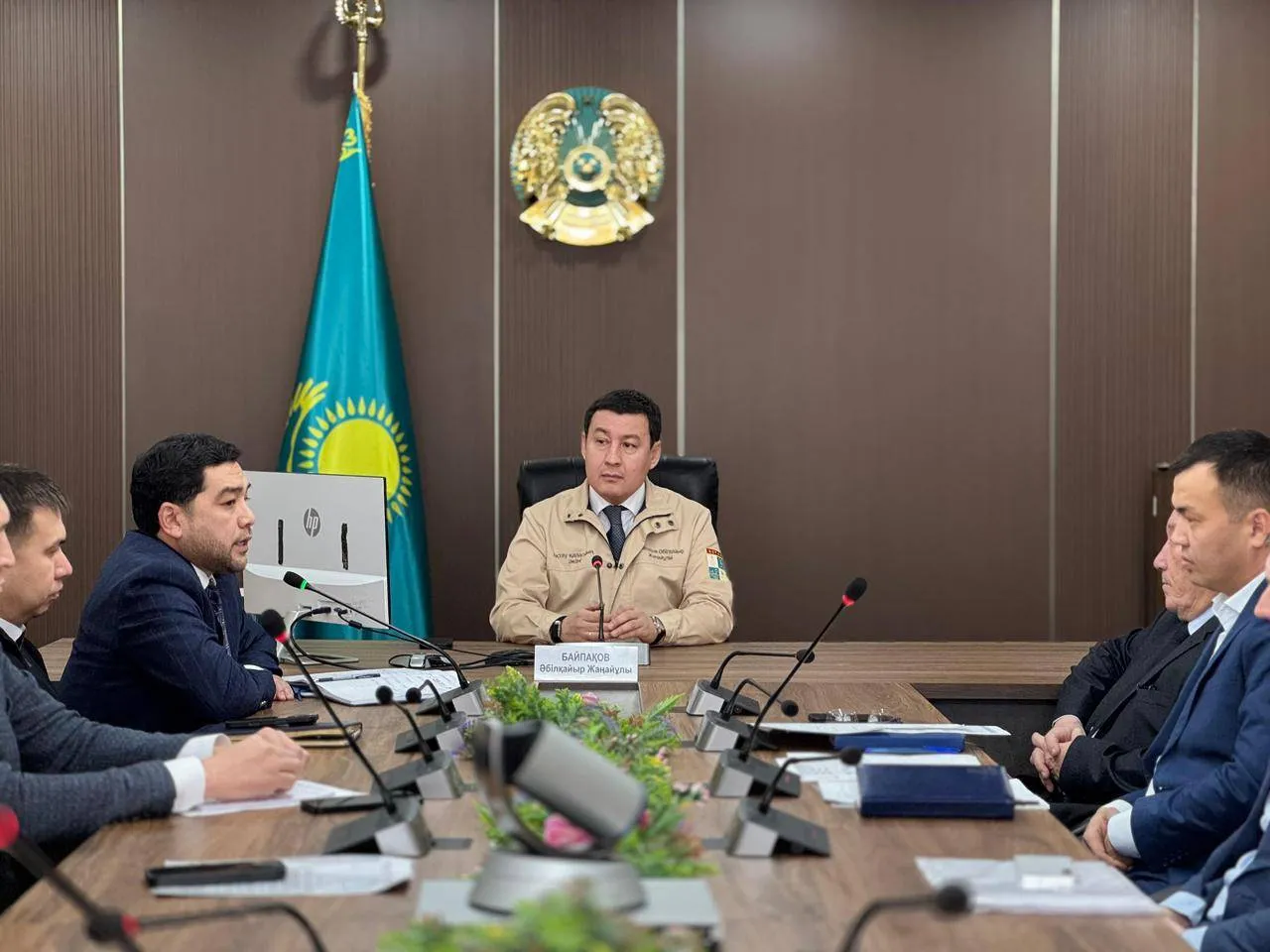 Ақтауда жылу мен су мәселесі басты назарда: Әкімдікте арнайы штаб өтті