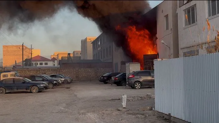 Ақтауда СТО өртеніп, екі адам жарақат алды