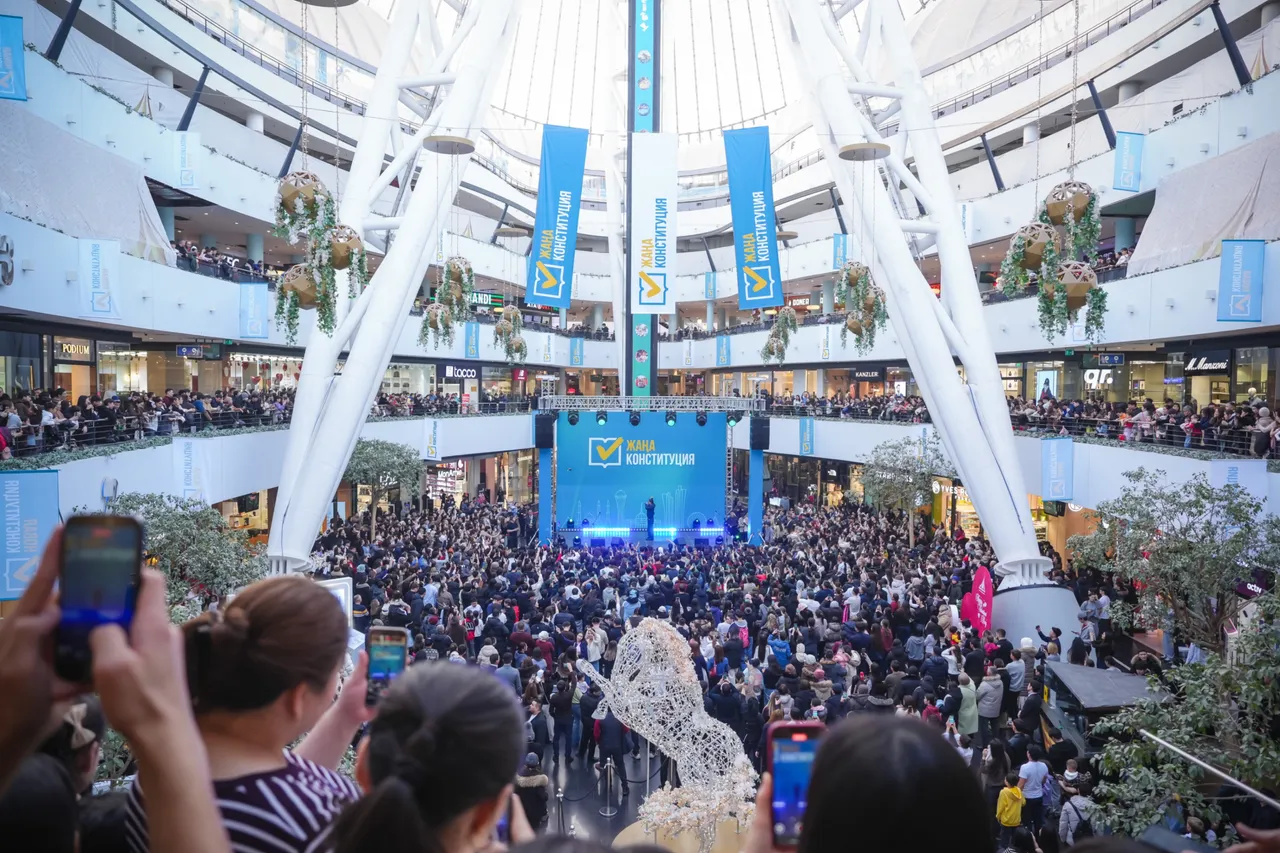 Астанада референдумды қолдауға бағытталған жастар концертіне 10 мыңнан астам адам қатысты