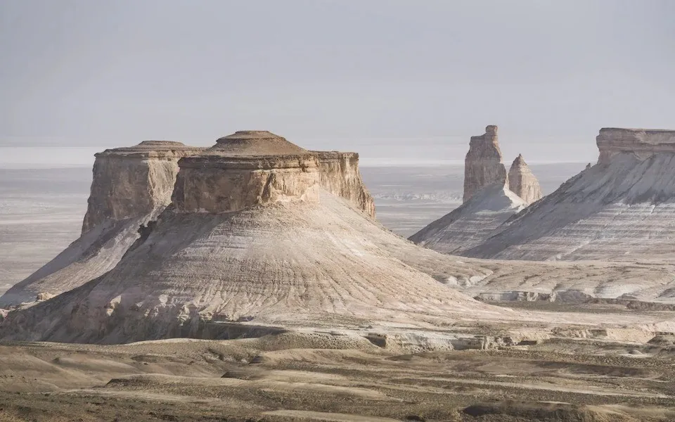 The Telegraph Бозжыраны әлемдегі үздік 10 шөлдің қатарына қосты