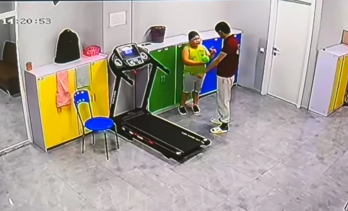 “Баламның денесі жиі көгерді”: Ақтаудағы дамыту орталықтарының бірінде балаларды ұрып-соққан