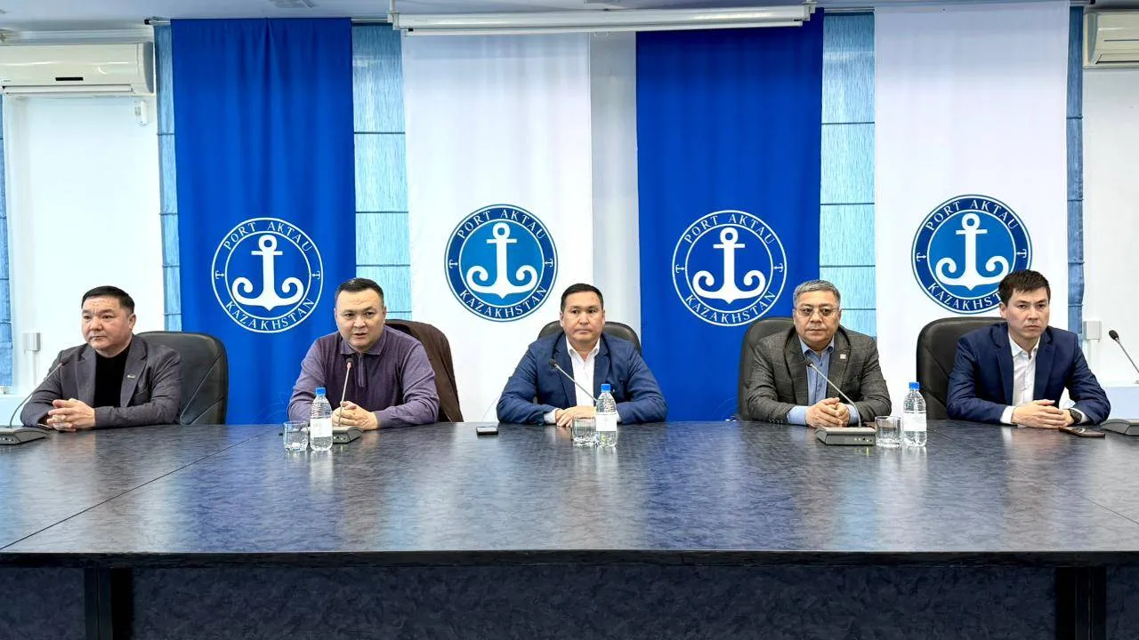 Ақтау портының қызметкерлері референдумға барады