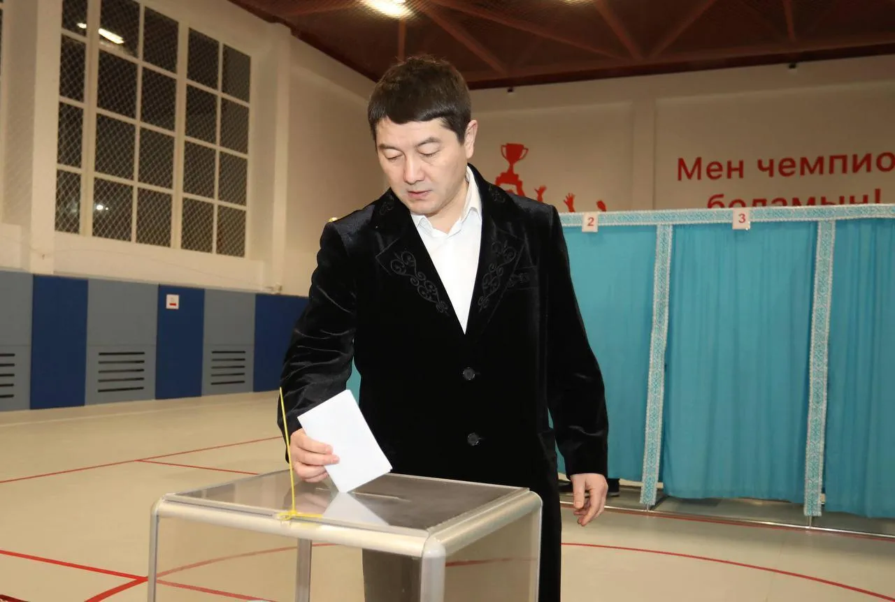 Маңғыстау облысының әкімі Нұрдәулет Қилыбай республикалық референдумда дауыс берді