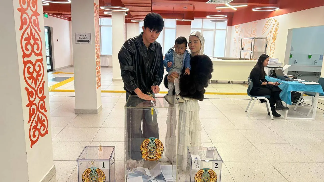 Маңғыстаудың тай келіні отбасымен бірге референдумге келді