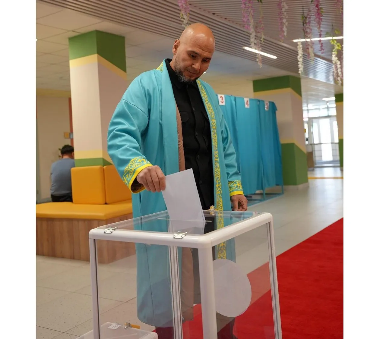 «NAIZA» президенті Нұрбек Қарабала референдумда «Маңғыстау style» челленджін қолдады