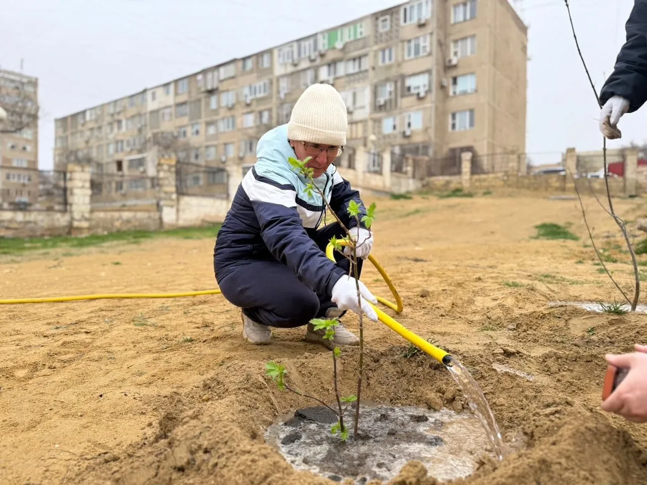 Журналистер клубы балалар үйінің ауласында  сенбілік өткізді