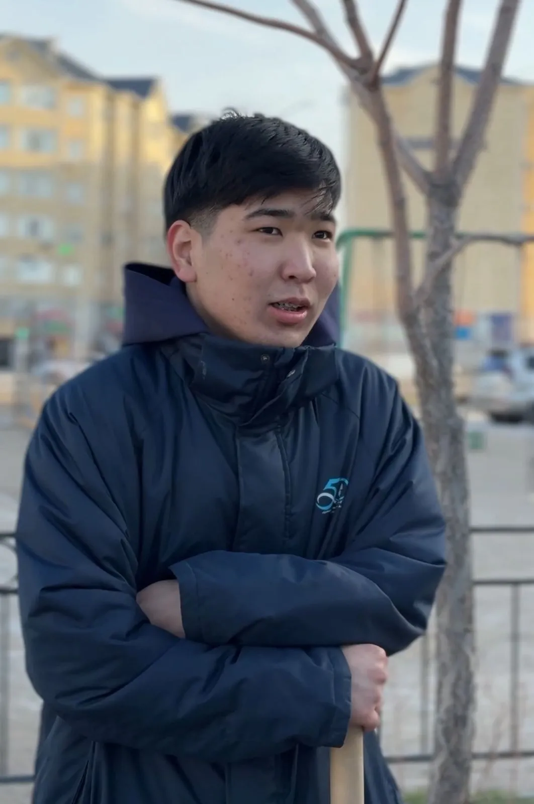 Экология жанашыры : Маңғыстаулық студент 500 ағашты күтіп баптайды