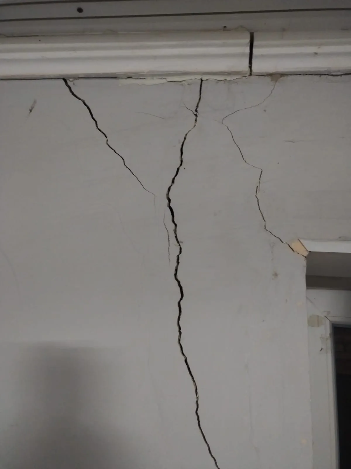 Атамекен ауылындағы үйлердің қабырғасы жарылып, едені опырылған