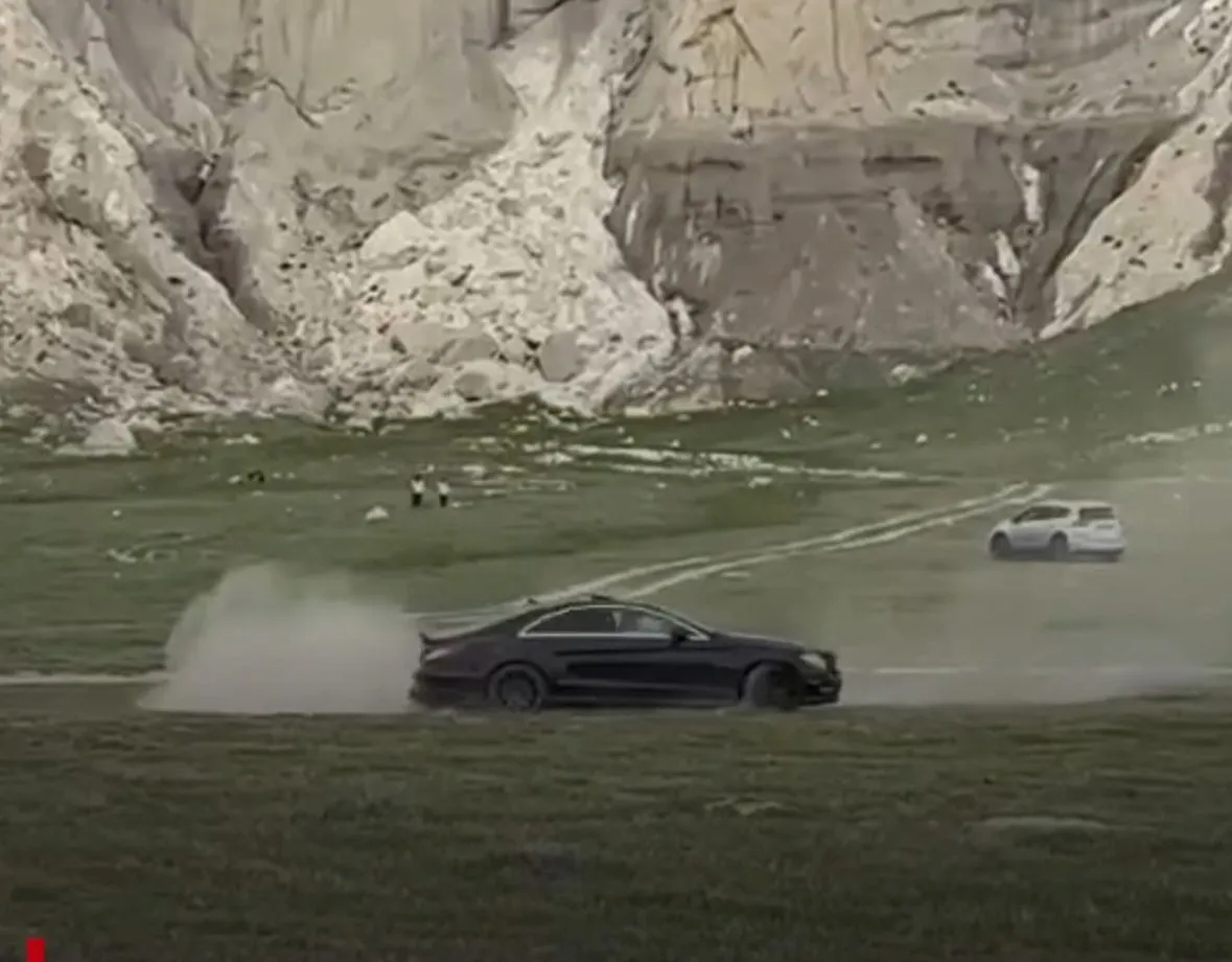 Айрақтыдағы дрифт: Жүргізушіге айыппұл салынып, көлігі айып тұрағына қойылды