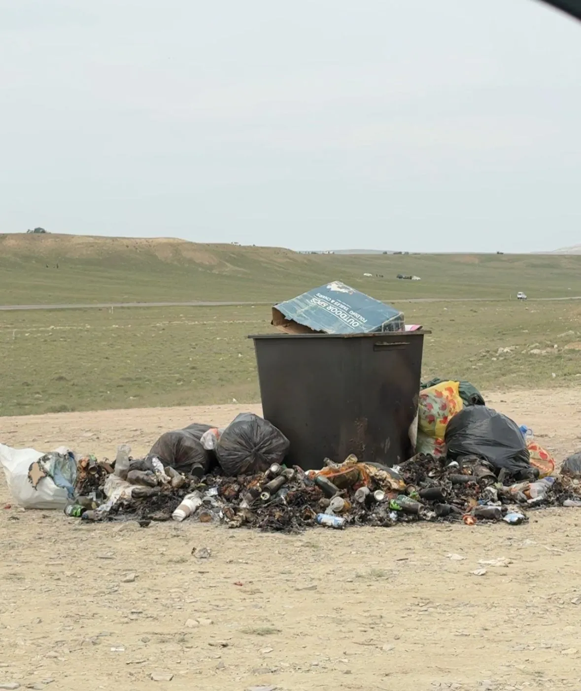 Айрақтыдағы қоқыс: Тұрғындар демалушылардың немқұрайлығына ашулы