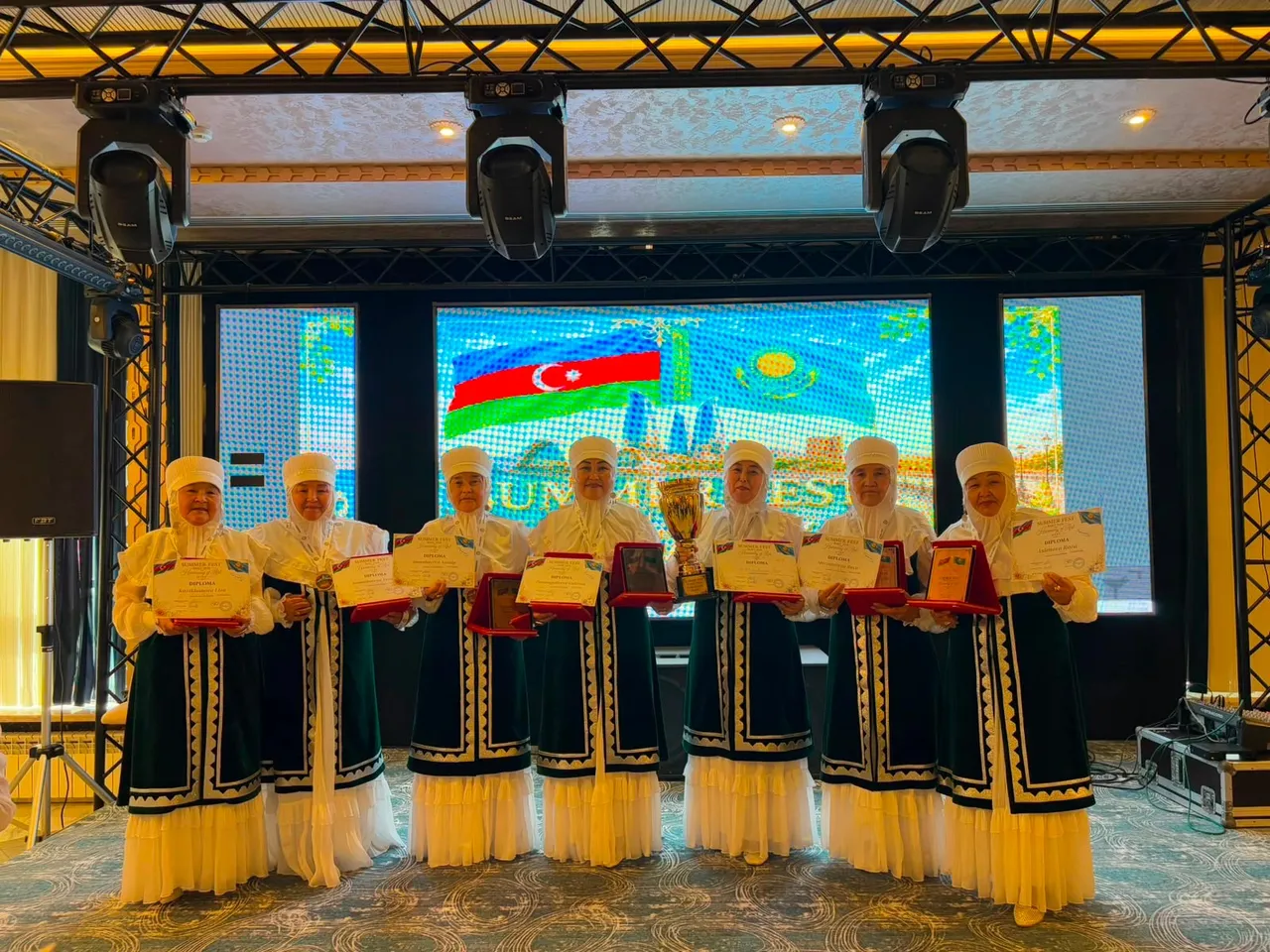 Әжелерден құралған «Шайыр» вокалдық ансамблі Бакуде өткен халықаралық байқауда Гран-при жеңіп алды