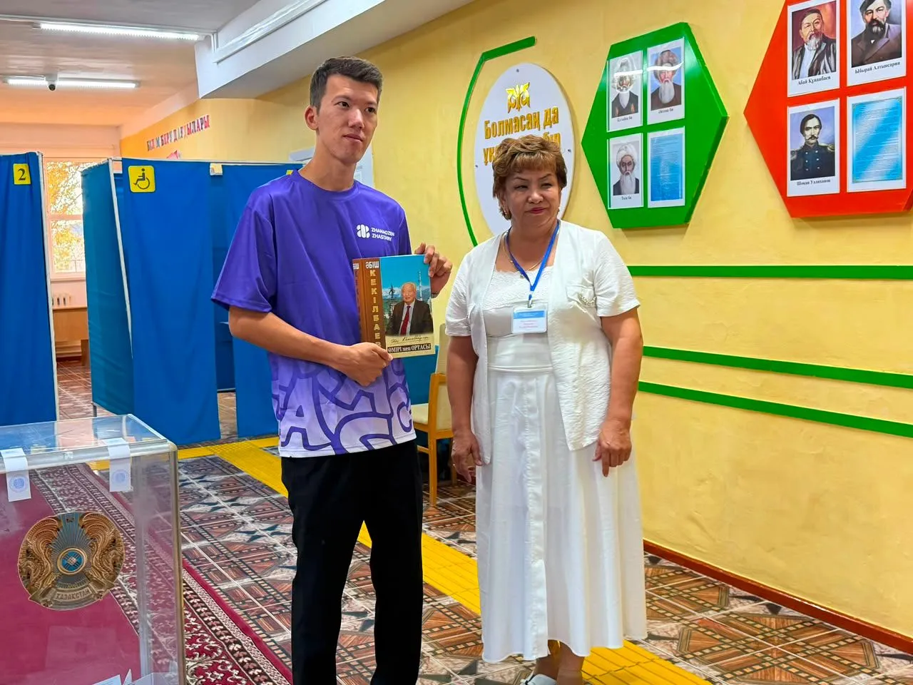 Жаңаөзендік волонтер Құрылтай сайлауында алғаш рет дауыс берді
