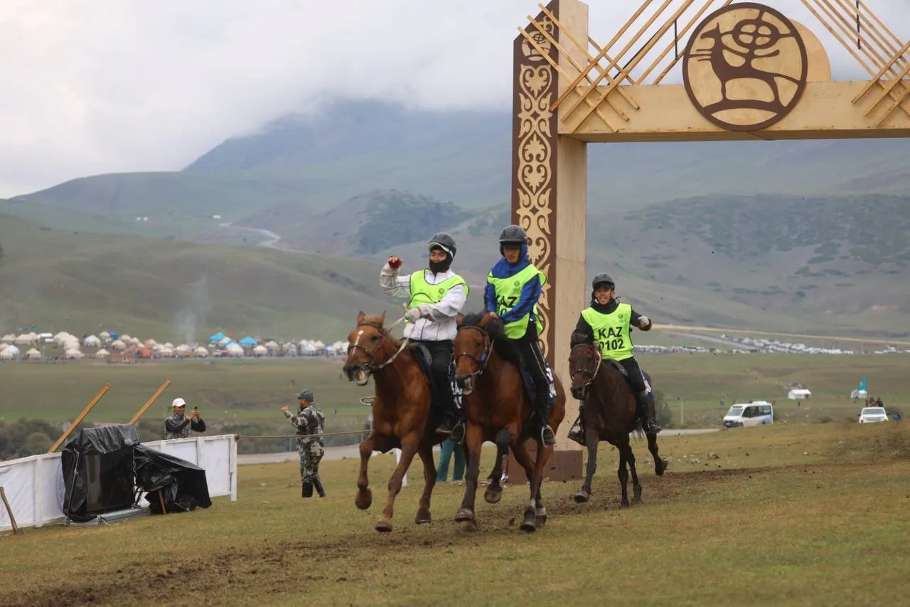 Қазақстан — 300 шақырымдық ат жарысында жеңімпаз