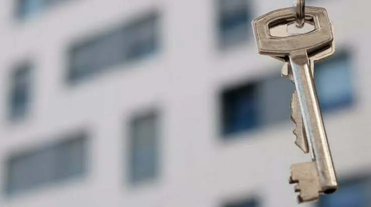 Ақтау тұрғыны бала күтушісіне пәтер сыйлады
