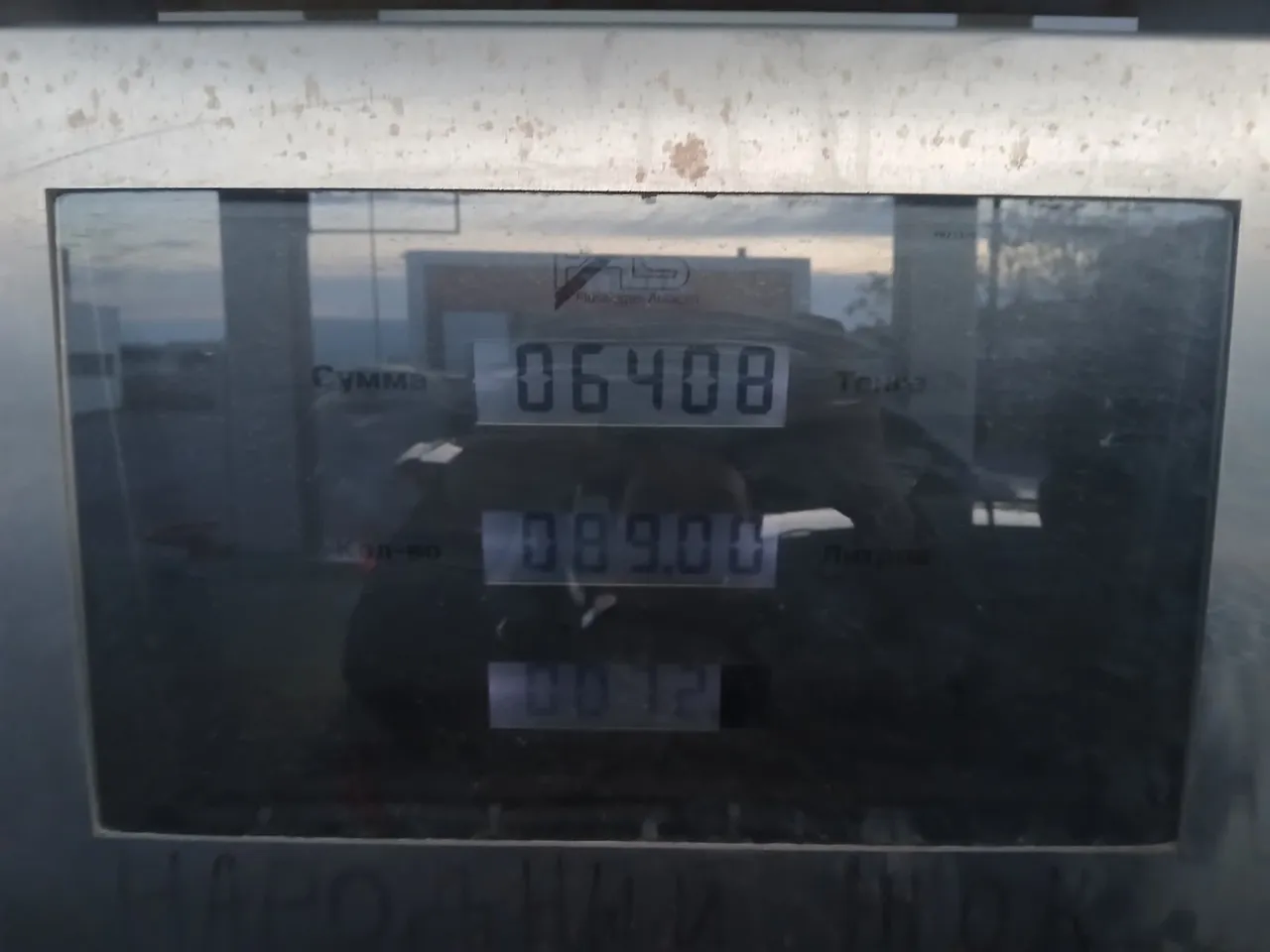 Ақтаудағы жанармай бекеттерінің бірінде есептегіштерді «бұрап», жүргізушілерді алдап келген