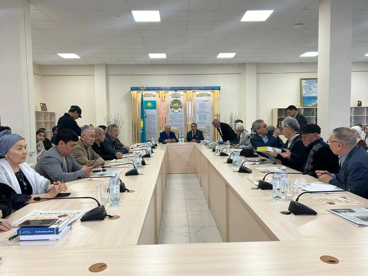 Ақтауда көрнекті жазушы Дүйсенбин Пернебаймен әдеби кездесу өтті