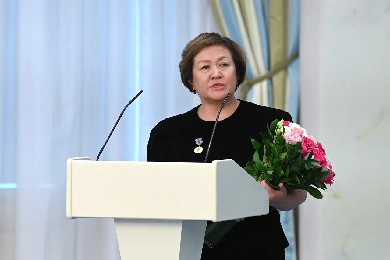 Президент маңғыстаулық дәрігер Жапырақ Епеноваға жоғары мемлекеттік награда табыстады