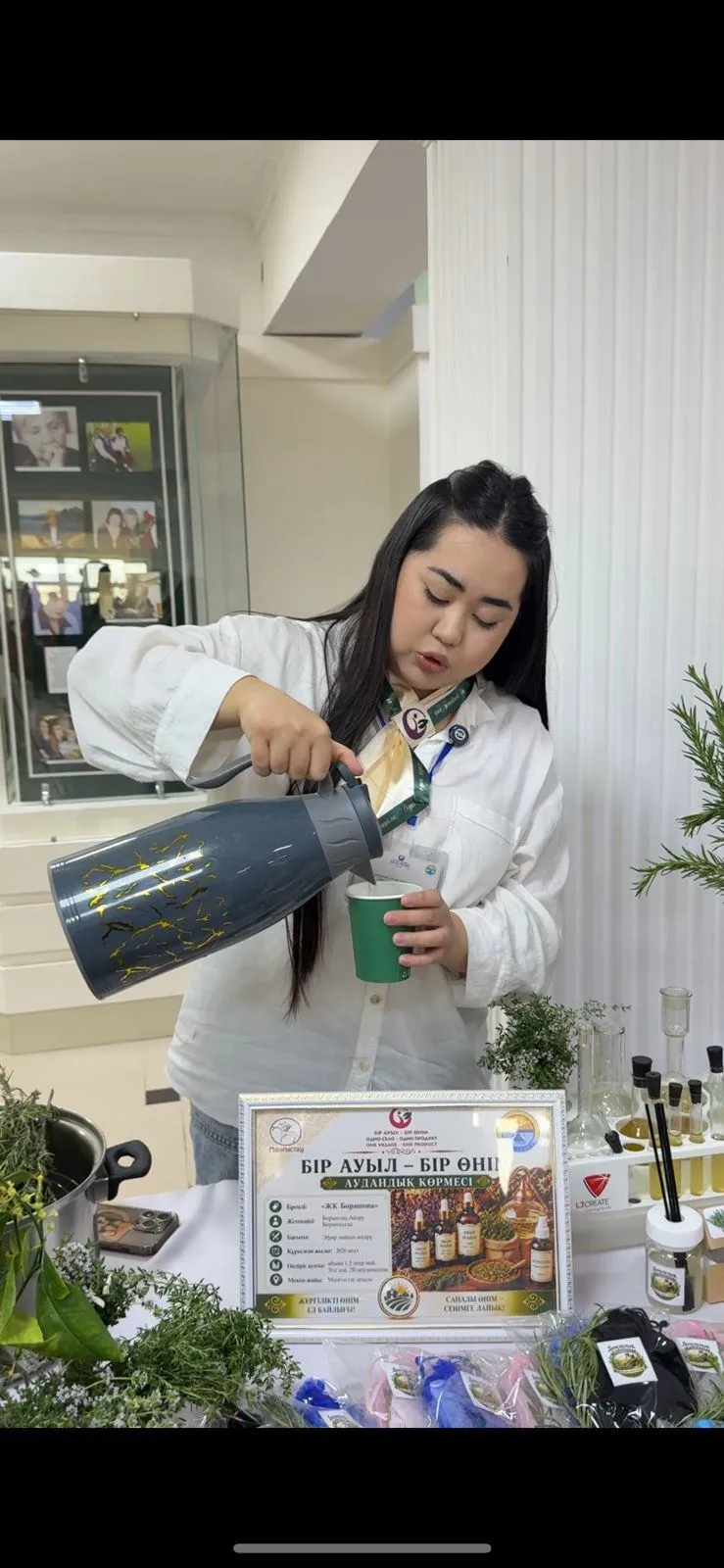 Маңғыстауда студент қолдан табиғи эфир майын жасайды