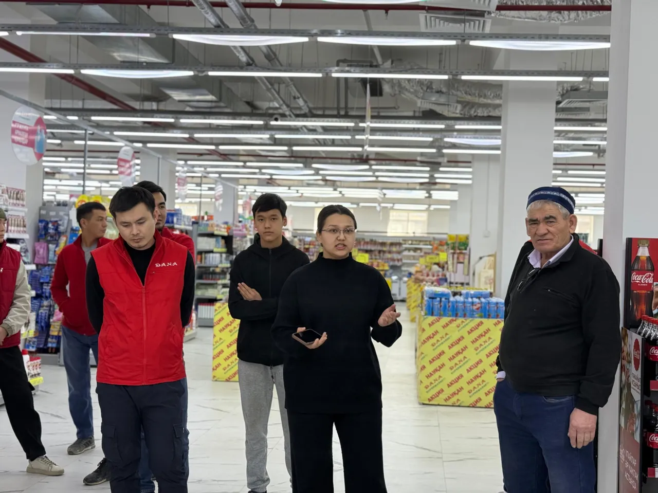 Маңғыстауда «Дана» супермаркеті қызметкерлері референдумда дауыс береді