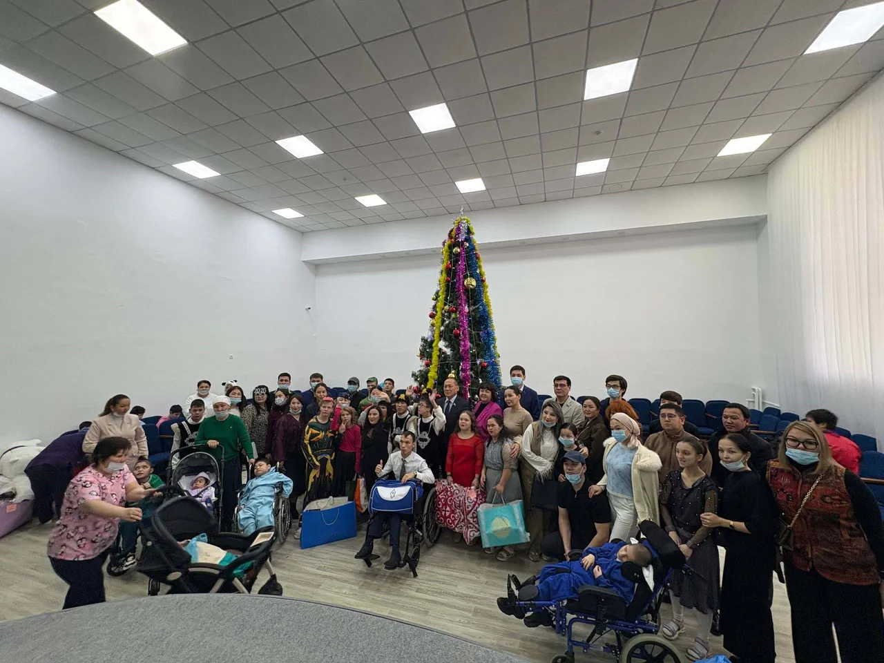 Ақтауда 50 ерекше балаға жаңа жылдық сыйлықтар табысталды