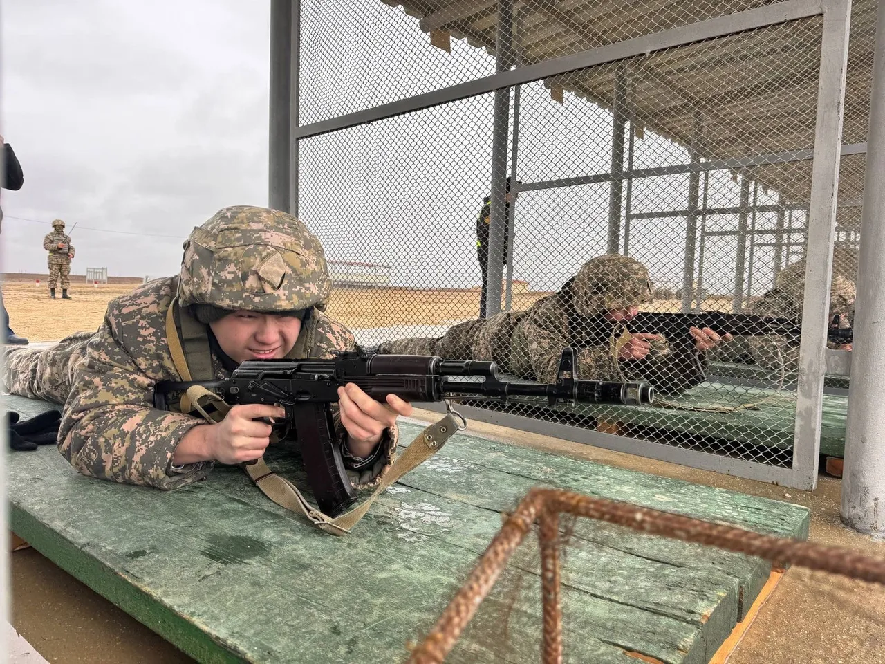 Әскери-теңіз күштерінің матростары алғаш рет АК-74 автоматыннан оқ атты