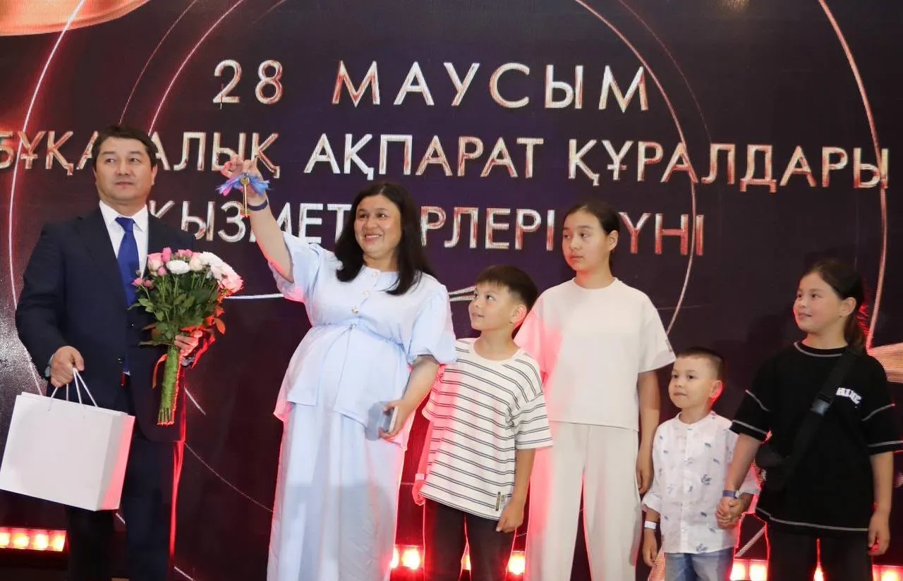 Маңғыстау облысында БАҚ өкілдеріне пәтер кілті табысталды