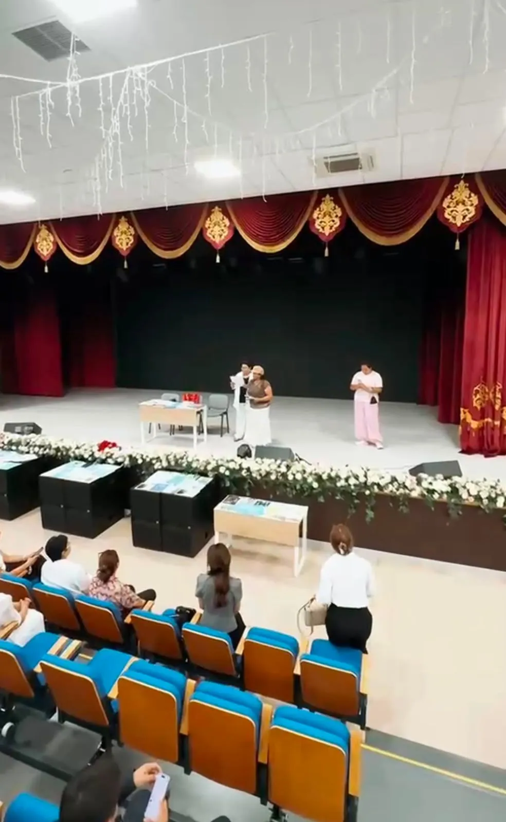 Ақтауда «Әнші балапан» қоғамдық қорына қолдау көрсеткен азаматтар марапатталды