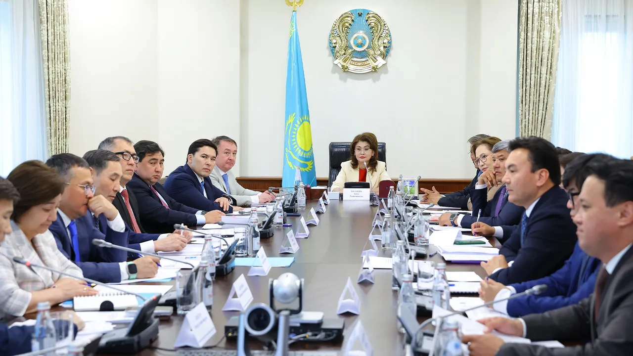 Үкіметте мемлекеттік тіл саясатын жүзеге асыру жөніндегі комиссияның отырысы өтті