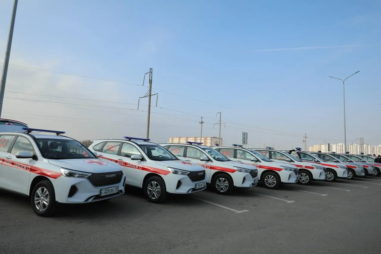 В Мангистау медучреждениям  передали новые санитарные автомобили