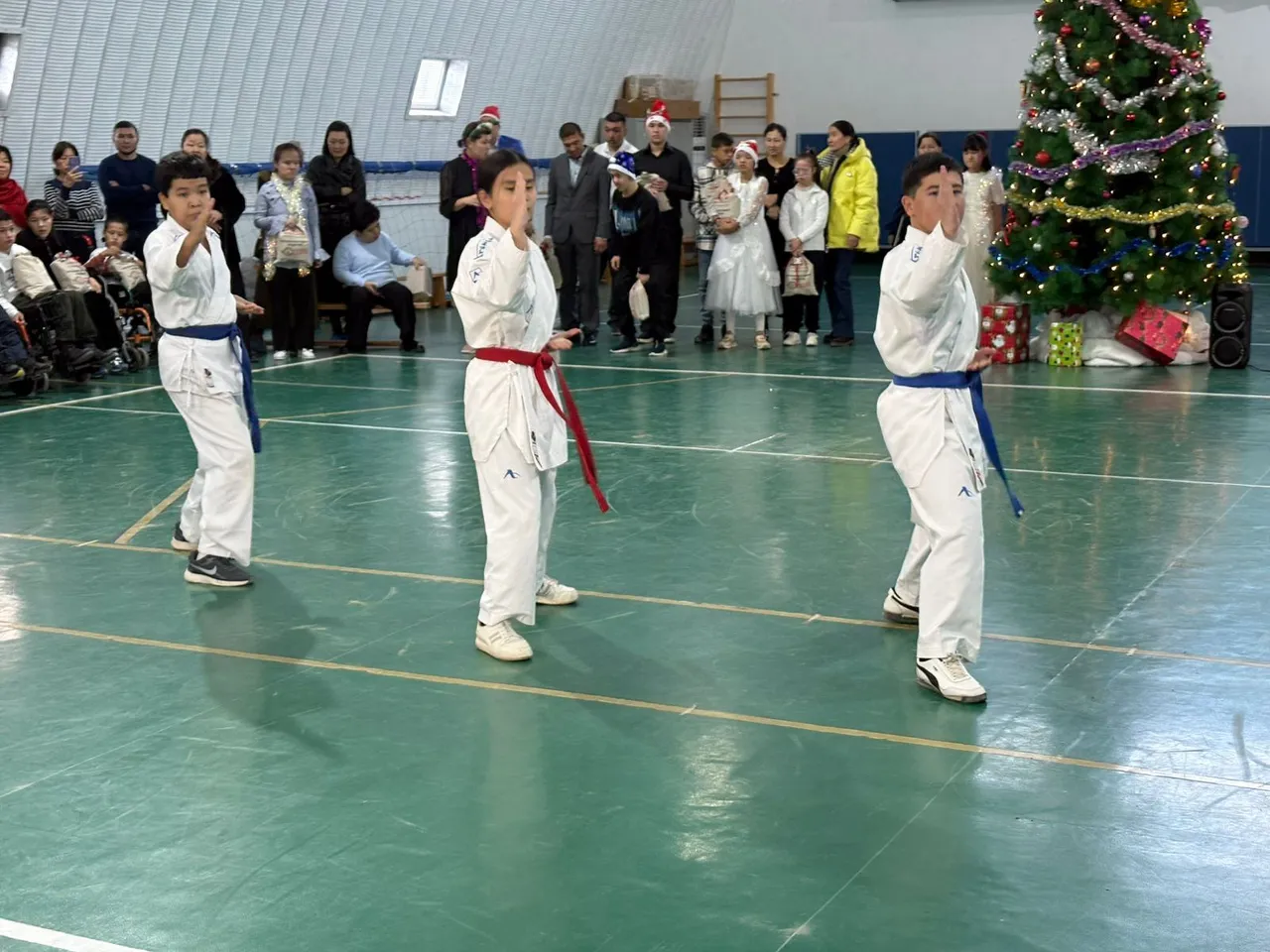 В Актау для воспитанников клуба инвалидного спорта прошла новогодняя елка