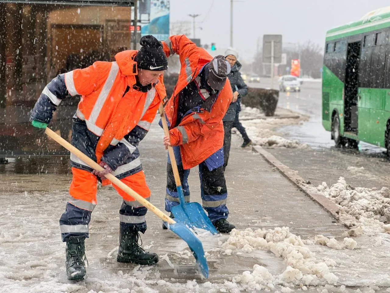 Неблагоприятные погодные условия: в Мангистау коммунальные службы перешли на усиленный режим работы