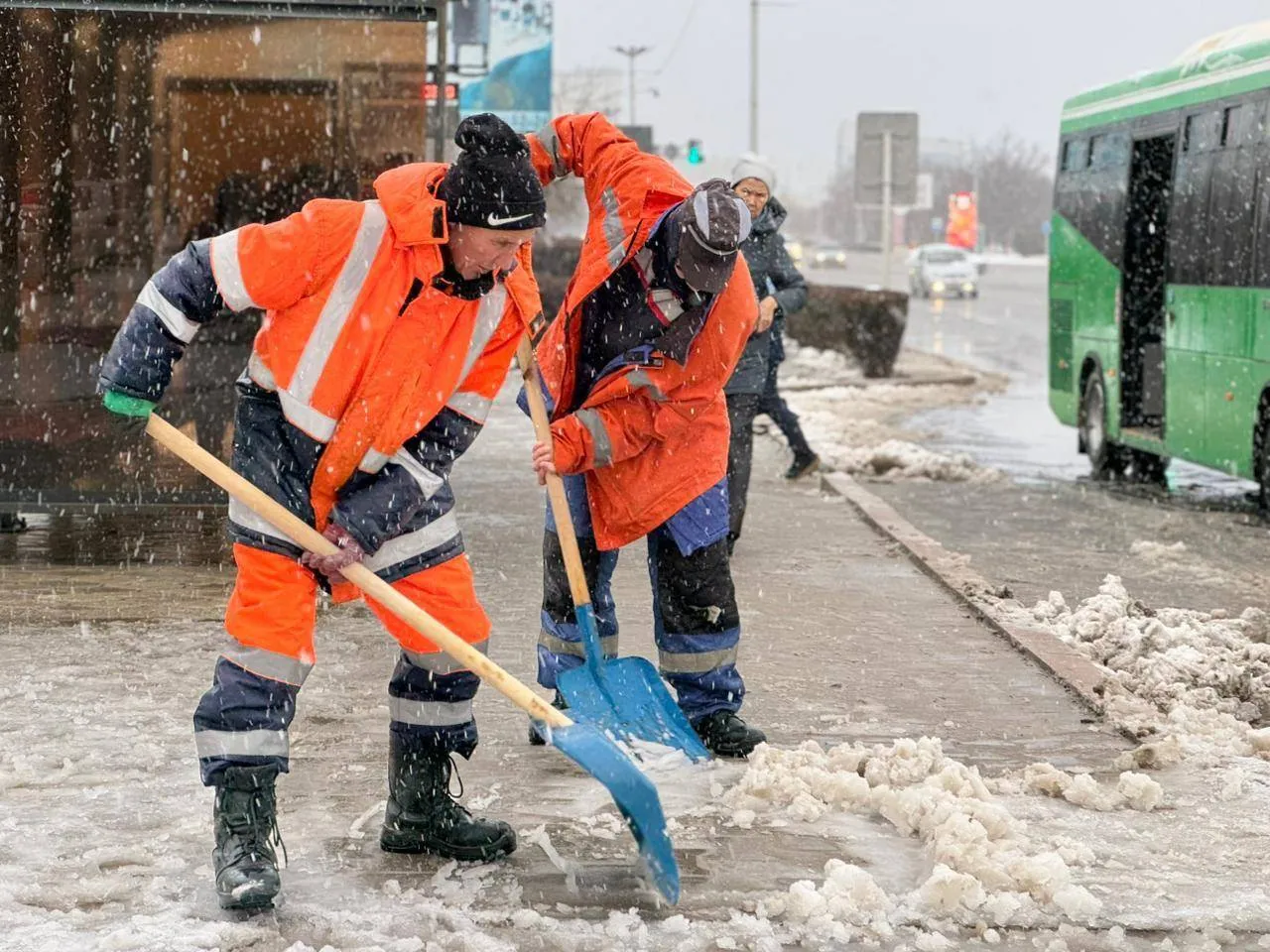 Неблагоприятные погодные условия: в Мангистау коммунальные службы перешли на усиленный режим работы