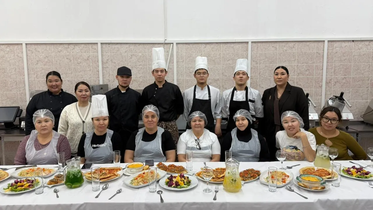 Матерей особенных детей обучили готовить салаты и пиццу на мастер-классе