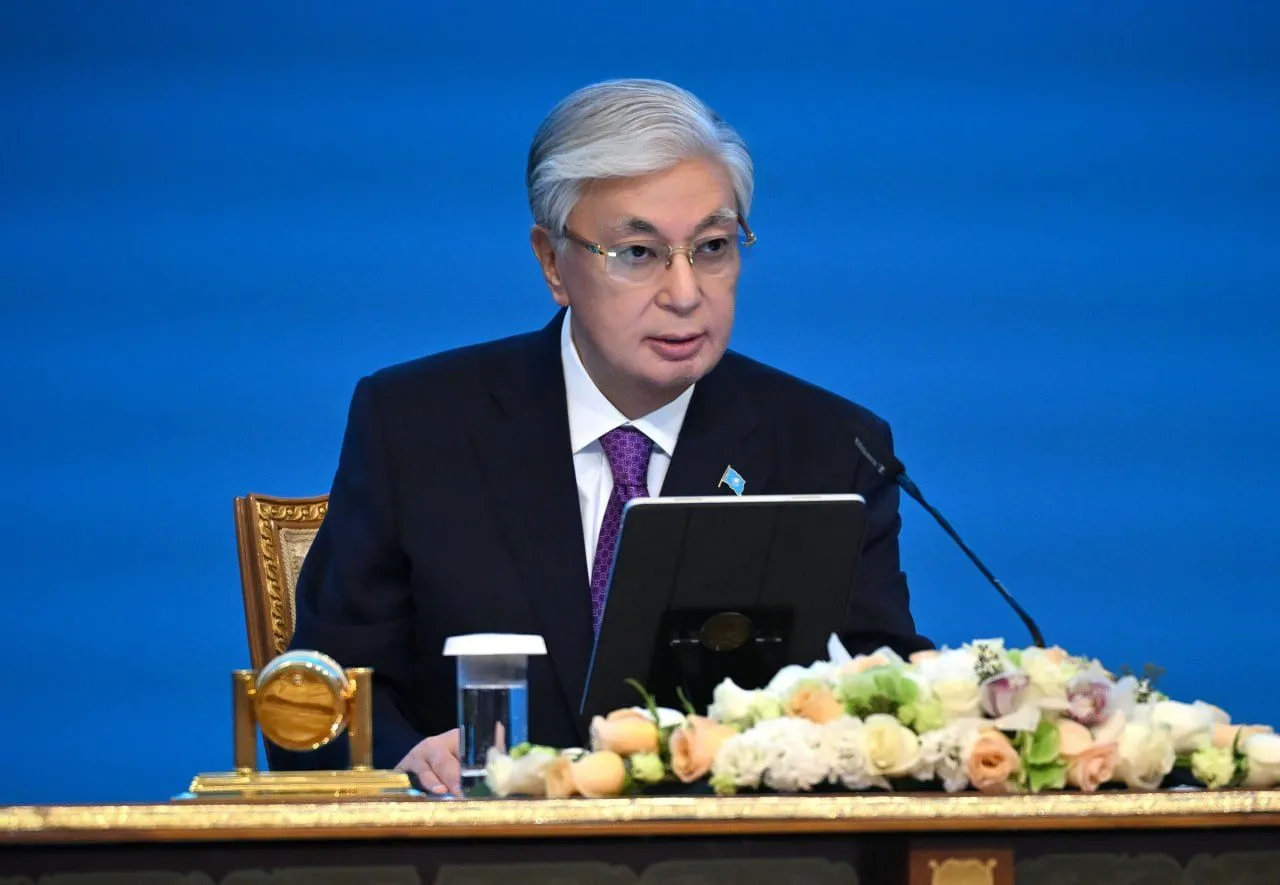 Президент Қазақстан Халық Кеңесінің бірінші сессиясында сөйлеген сөзінде жазушыларды қала тақырыбына арналған шығармаларды көбірек жазуға шақырды