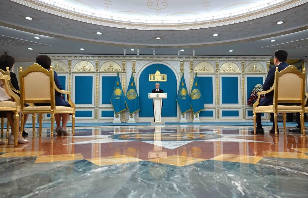 Мемлекет басшысы мұғалімдерді кәсіби мерекесімен құттықтады