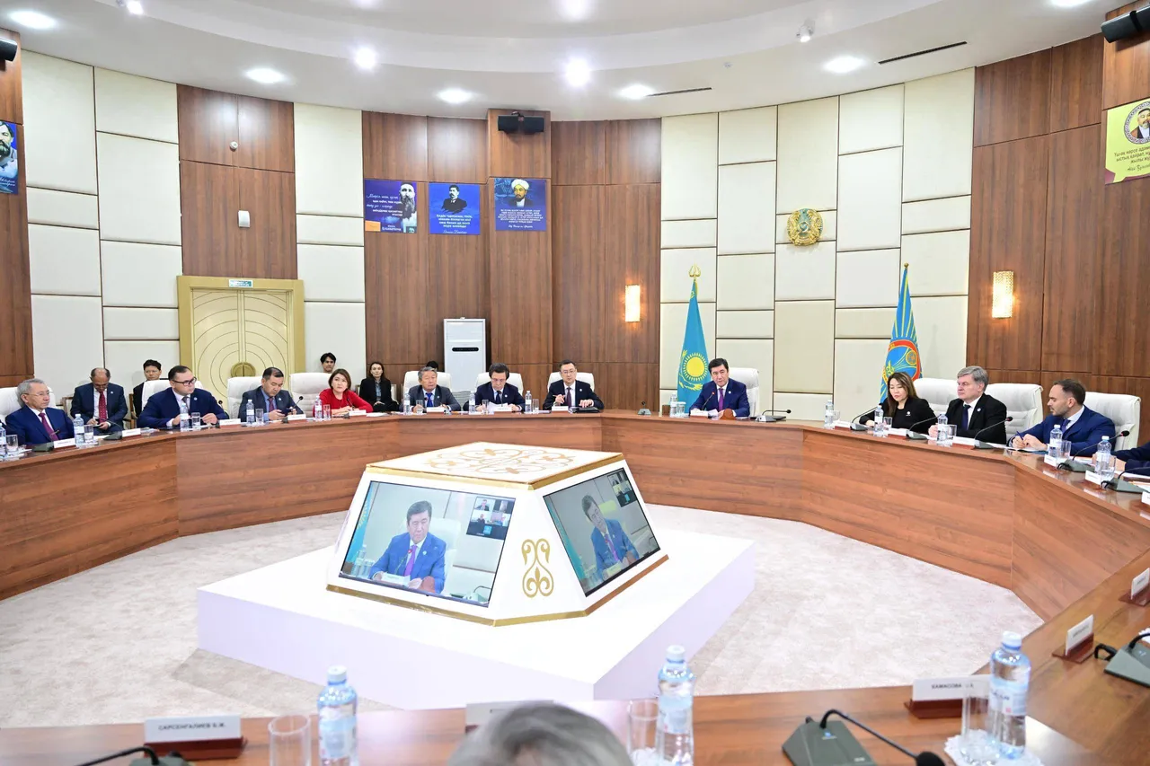Ерлан Қошанов: біздің басты міндетіміз – халықтың үніне дер кезінде құлақ асып, талап-тілегін тыңдай білу