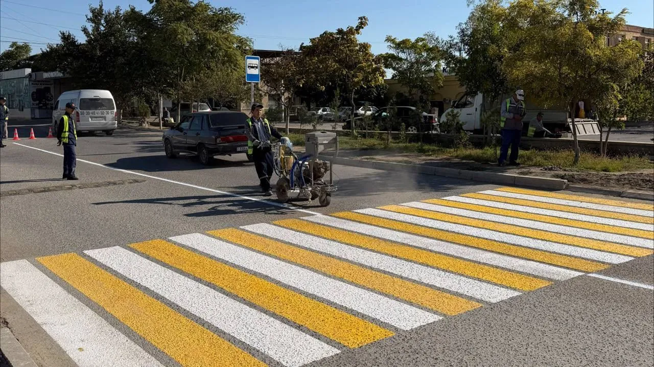В Актау возле рынка «Әлем» появился новый пешеходный переход