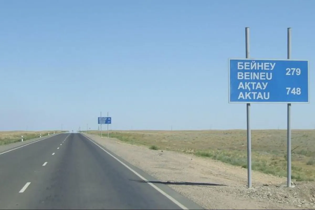 Ақтау – Бейнеу автожолында автобус аударылды