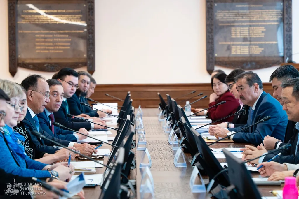 ЕҰУ-да Қазақстан Республикасының Жаңа Конституциясы жобасының негізгі тұжырымдары талқыланды