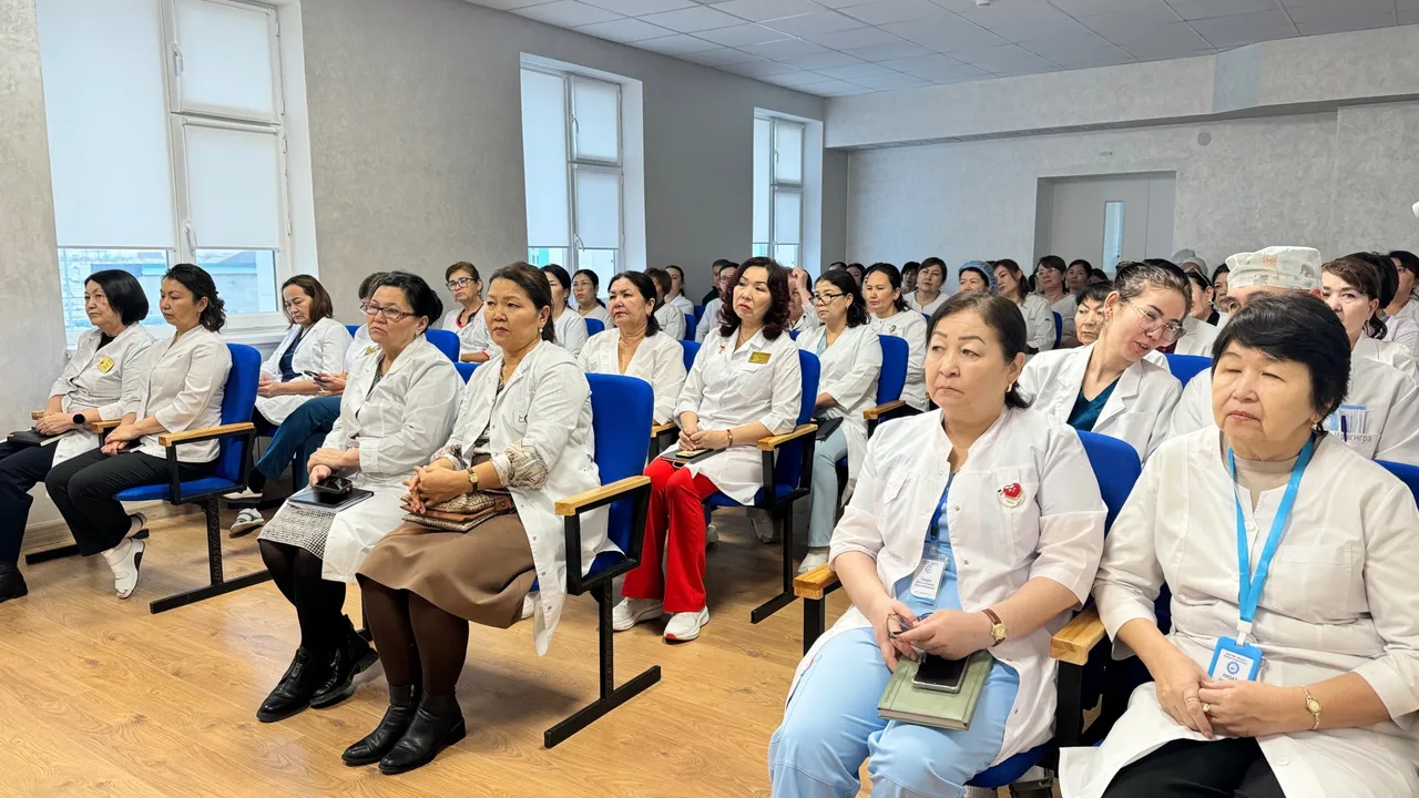 Мұнайлы аудандық медицина саласының қызметкерлері референдумға барады