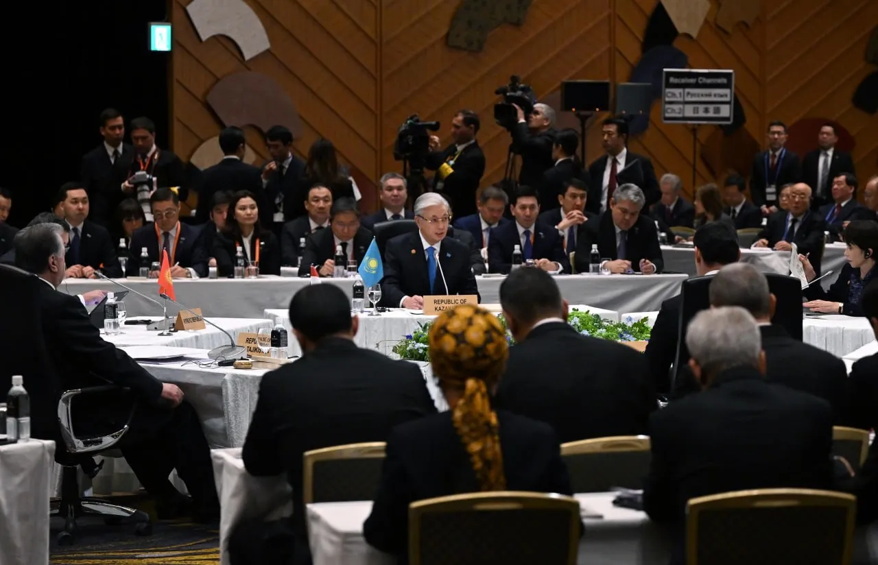 Қасым-Жомарт Тоқаев Орталық Азия елдері басшыларымен бірге «ОА + Жапония» форматындағы бірінші саммитке қатысты