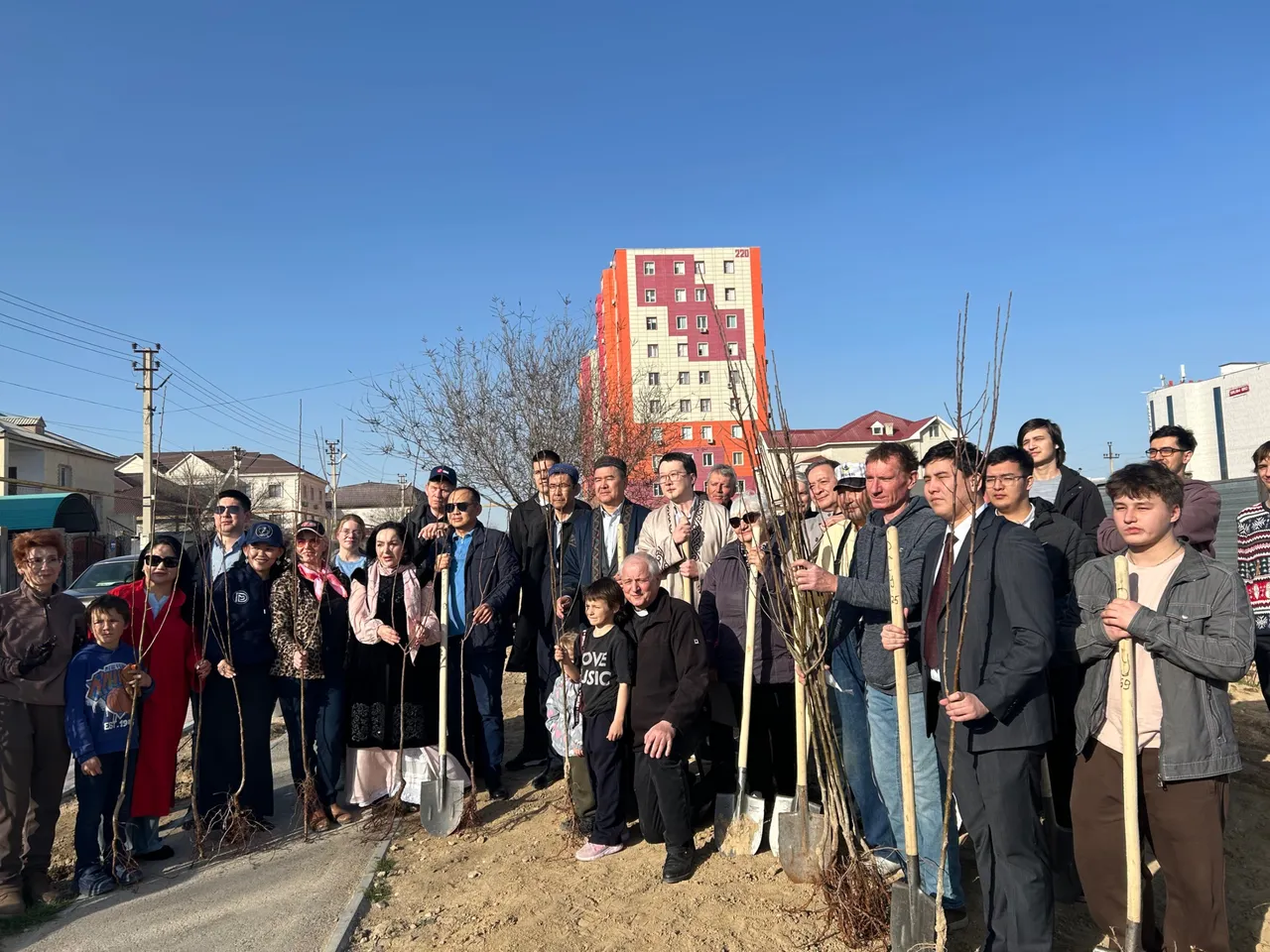 Наурызнама: Жаңару күнінде ағаш отырғызылды