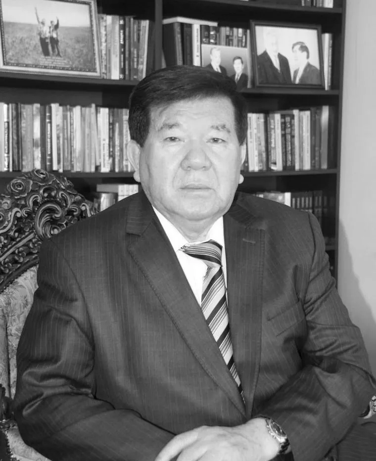 Тағы бір шоқ жұлдыз сөнді: Танымал ақын Мұхтар Шаханов өмірден озды