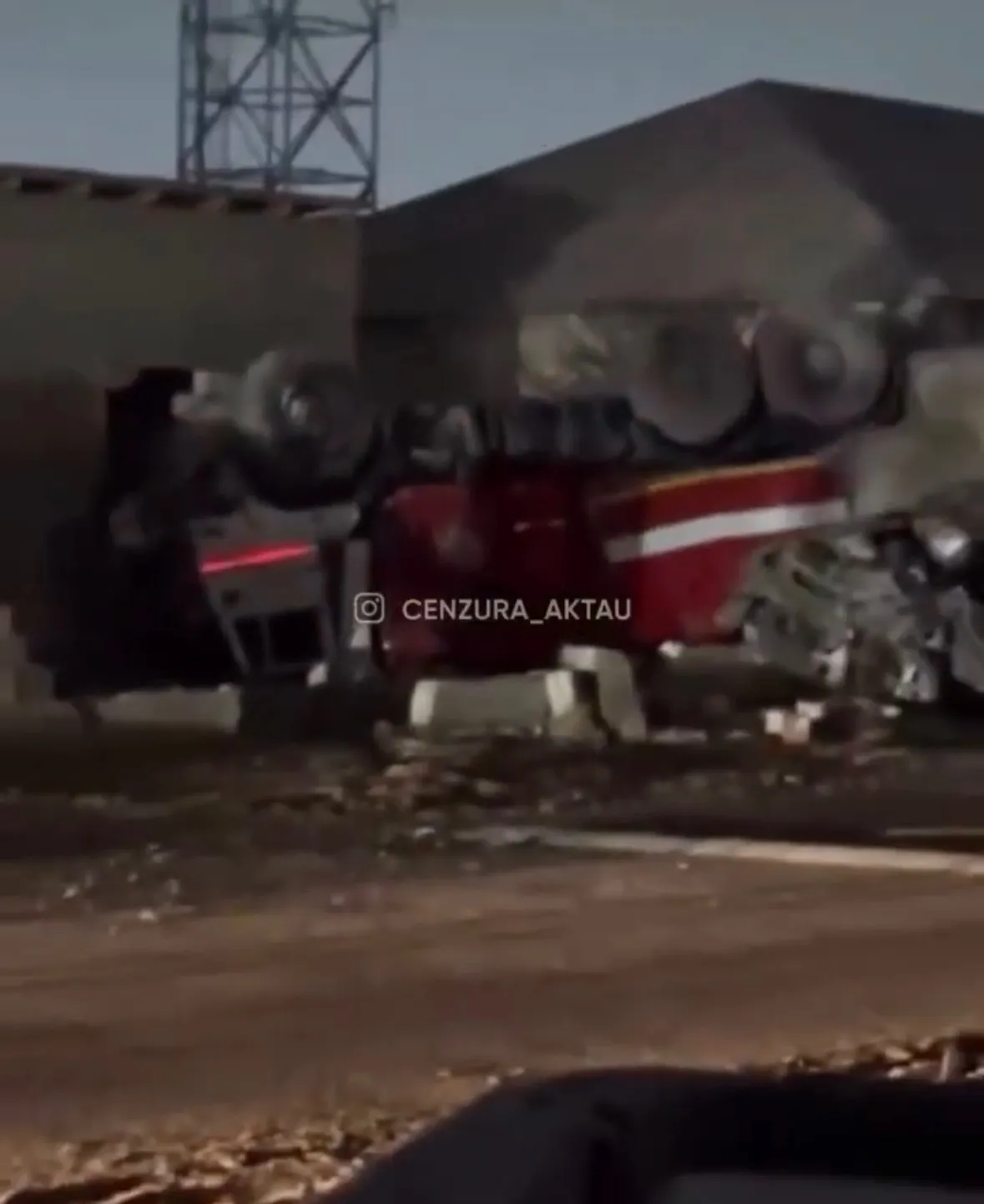 Жаңаөзенде өрт сөндіруге асыққан арнайы техника аударылып, екі адам қаза тапты