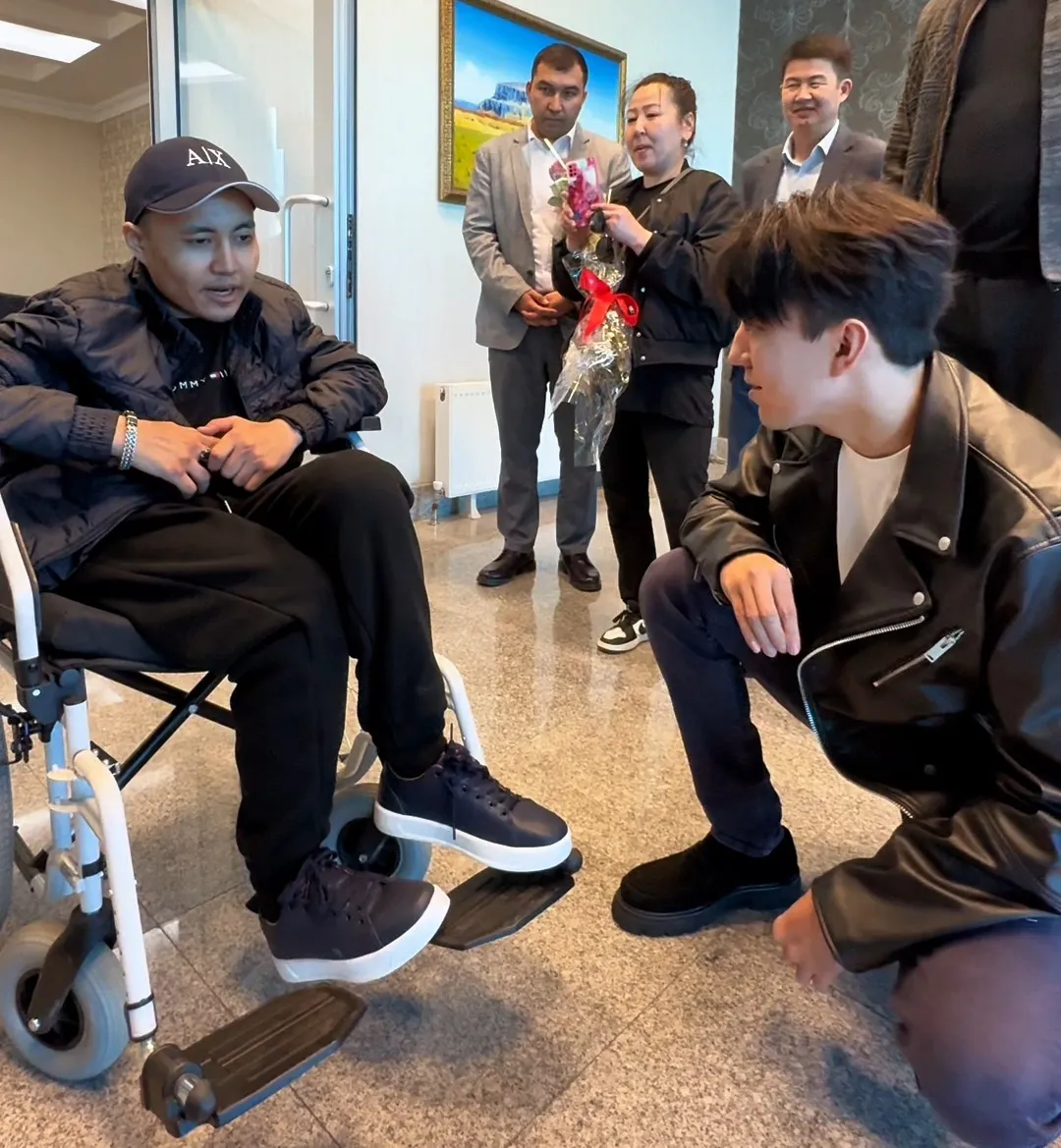 “A Dream Came True”: Dimash Kudaibergen Meets a Special Fan in Aktau
