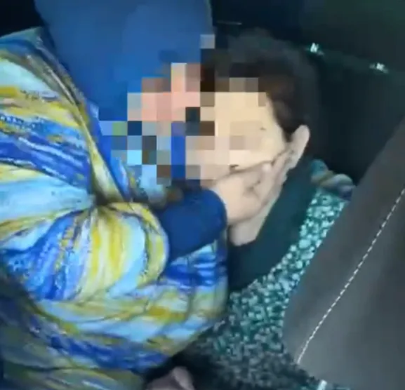 Маңғыстау тасжолында есінен танып қалған дағыстандық жасөспірімді полицейлер ауруханаға жеткізді