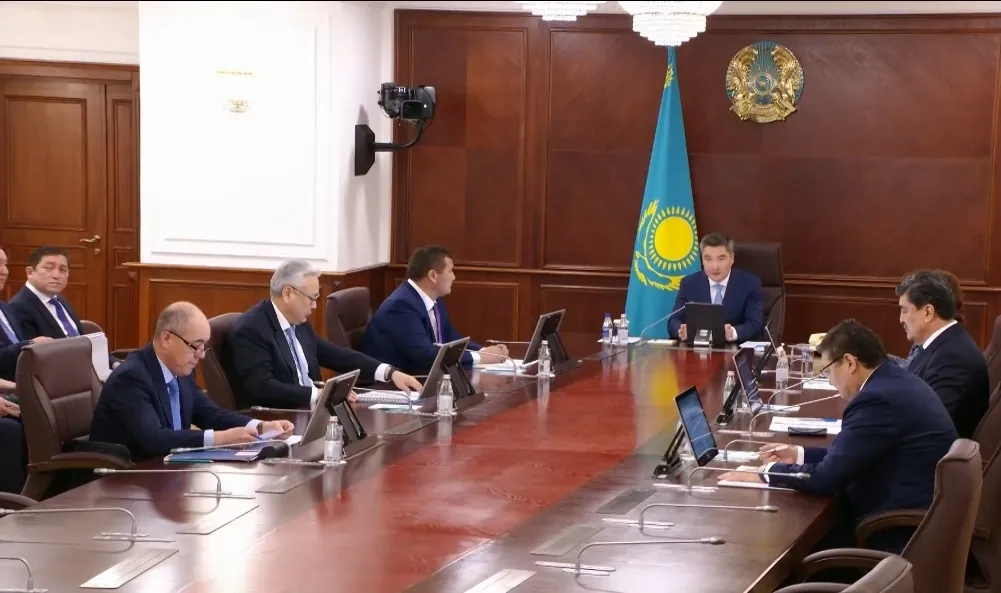 Олжас Бектенов Президенттің «Таза Қазақстан» бастамасын жүзеге асыру бойынша отырыс өткізді