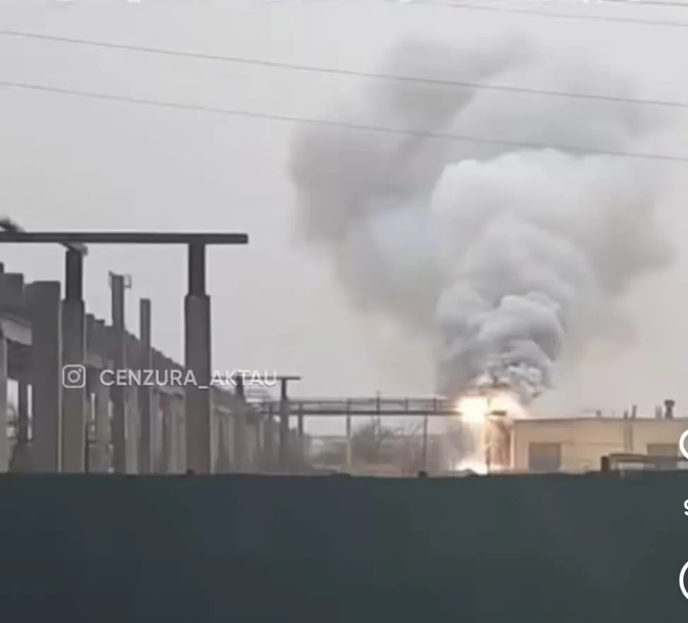 На бывшем заводе пластмасс в Актау произошло возгорание